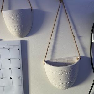 White wall flower pots